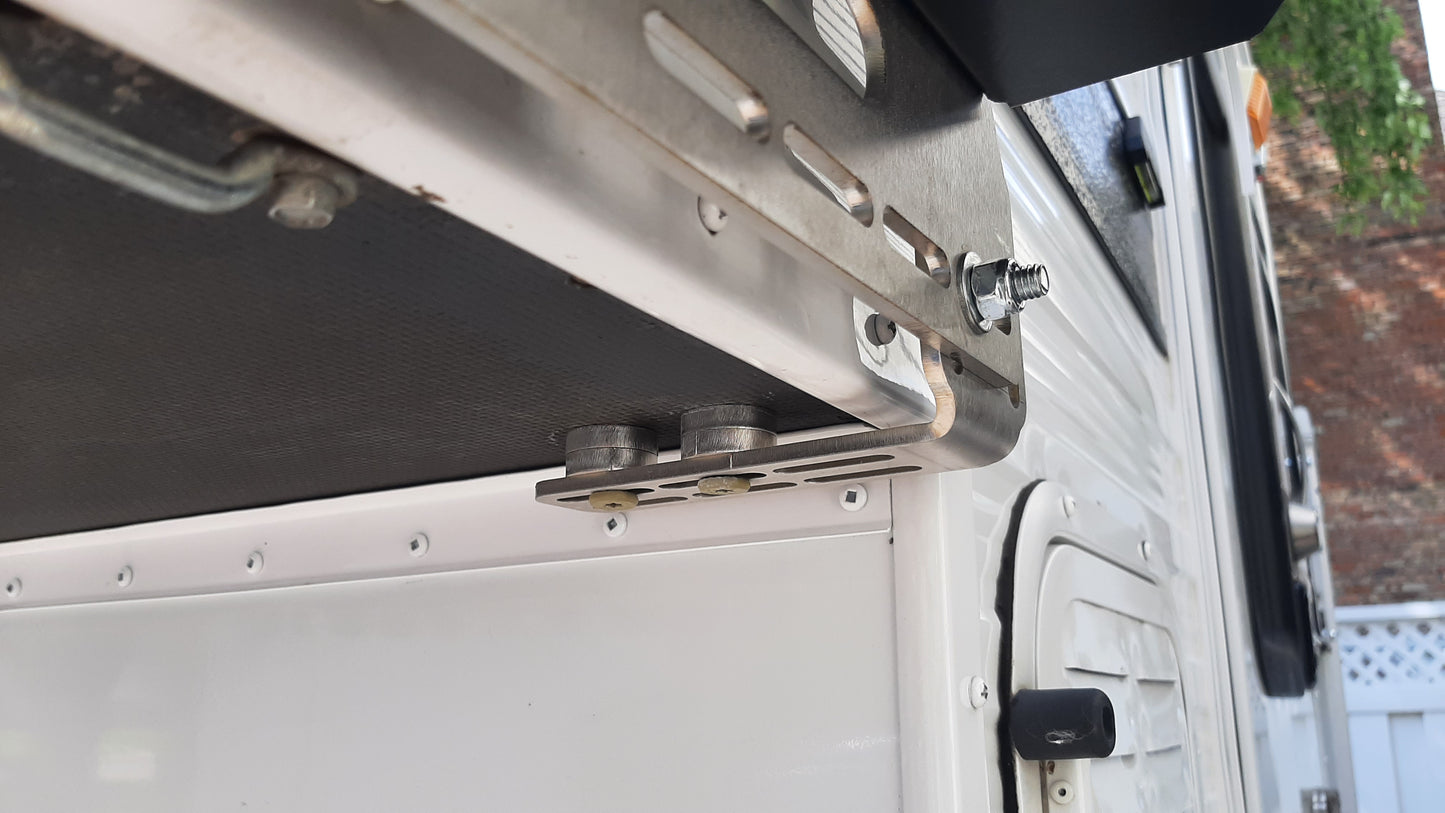 Rear Mount for Truck Campers with Reico Titan Jacks